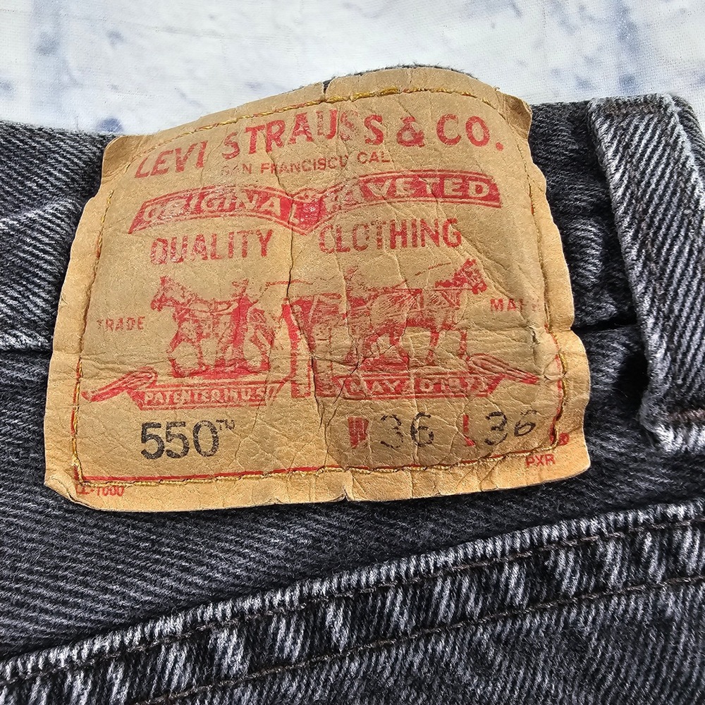 Levis 550 Relaxed Fit Jeans MEN 36x36 Black Faded Tapered Leg Denim Pant VTG Y2K - Picture 9 of 12